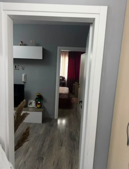 Tirane, jepet me qera apartament 1+1 Kati 4, 430 € (Misto Mame)