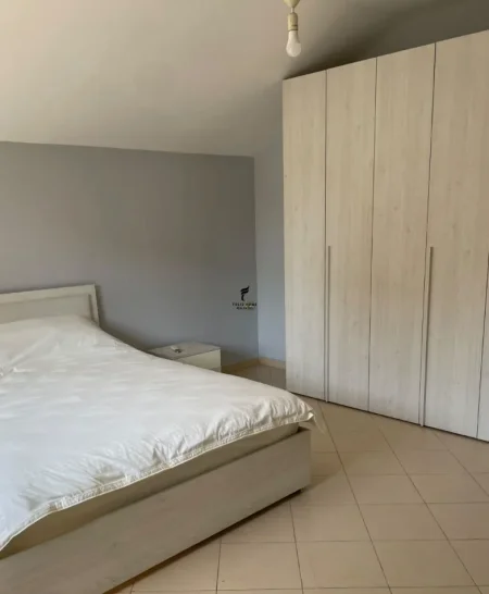 Tirane, jepet me qera Vile Vile 3 Katshe , 272 m² 2.000 € (DON BOSKO)