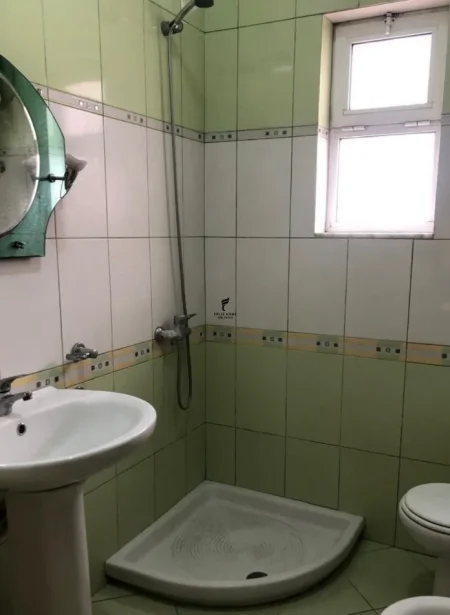 Tirane, jepet me qera Vile Vile 3 Katshe , 272 m² 2.000 € (DON BOSKO)