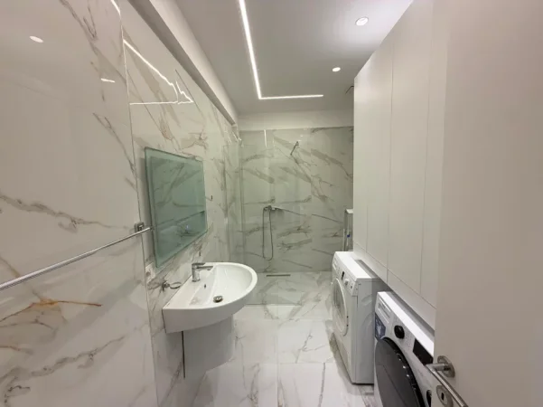 Tirane, jepet me qera apartament 1+1 Kati 3, 72 m² 500 € (Unaza e Re)
