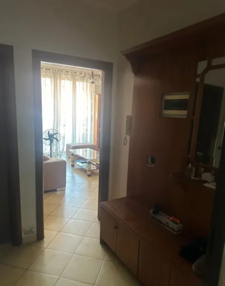 Tirane, jepet me qera apartament 1+1 Kati 7, 60 m² 500 € (Don Bosko)