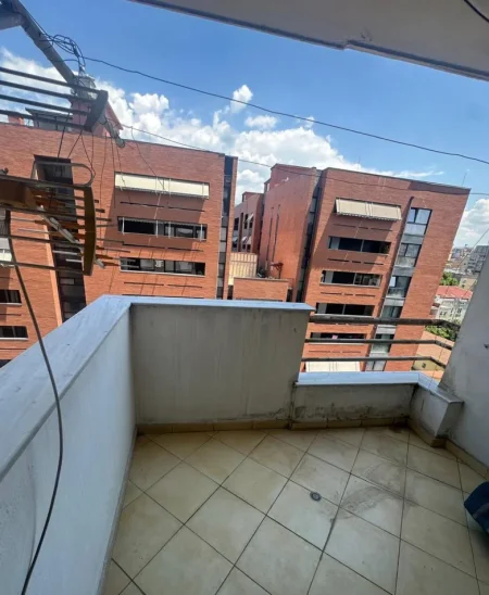 Tirane, jepet me qera apartament 1+1 Kati 7, 60 m² 500 € (Don Bosko)