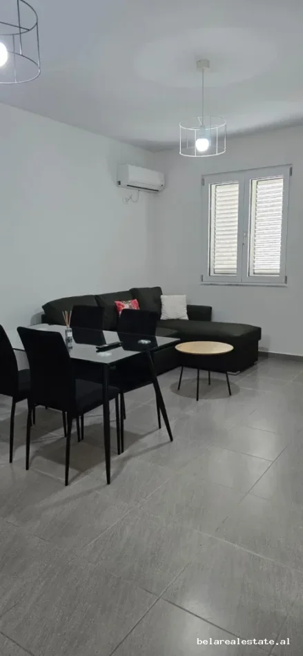 Tirane, jepet me qera apartament 1+1 Kati 4, 47 m² 573 € (Petro Korcari)