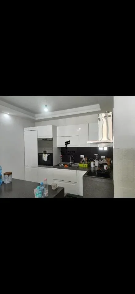 Tirane, shitet apartament 2+1 Kati 5, 102 m² 174.000 € (YZBERISHT)