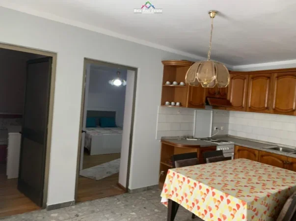 Tirane, jepet me qera apartament 2+1+Ballkon Kati 5, 100 m² 650 € (Rruga Fortuzi)