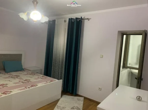 Tirane, jepet me qera apartament 2+1+Ballkon Kati 5, 100 m² 650 € (Rruga Fortuzi)