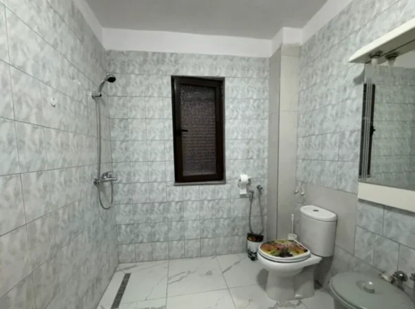Shqiperi, jepet me qera apartament 2+1 Kati 4, 80 m² 520 € (LAPRAKE)