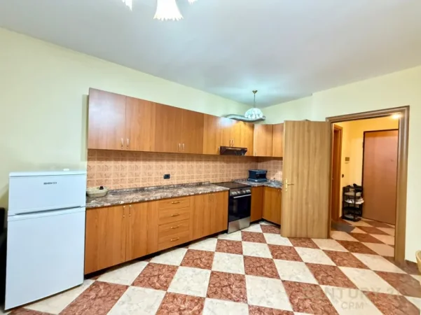 Tirane, jepet me qera apartament 1+1+Ballkon Kati 12, 85 m² 550 € (9 katshet)