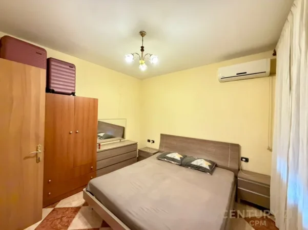 Tirane, jepet me qera apartament 1+1+Ballkon Kati 12, 85 m² 550 € (9 katshet)