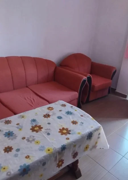 Tirane, jepet me qera apartament 1+1 Kati 2, 55 m² 300 € (Jordan Misja)