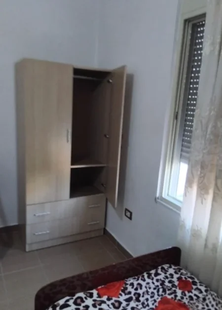 Tirane, jepet me qera apartament 1+1 Kati 2, 55 m² 300 € (Jordan Misja)