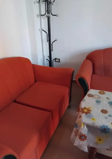 Tirane, jepet me qera apartament 1+1 Kati 2, 55 m² 300 € (Jordan Misja)