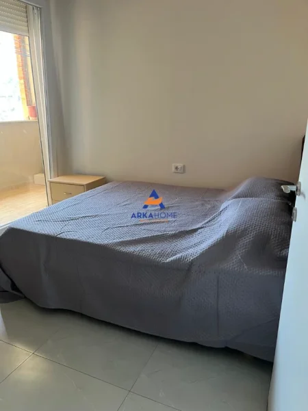 Tirane, jepet me qera apartament 2+1+Ballkon Kati 9, 92 m² 534 € 