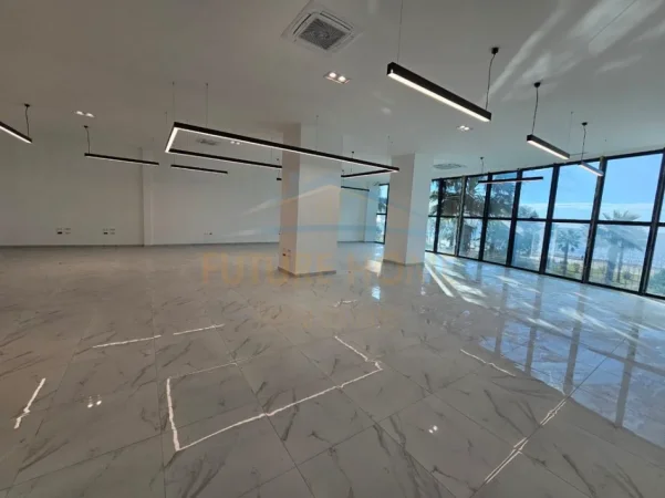 Durres, jepet me qera ambjent biznesi Kati 3, 185 m² 1.800 € (Vollga, Durres)