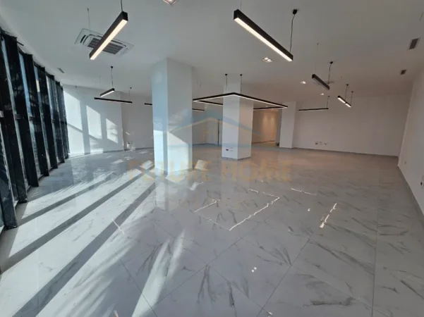Durres, jepet me qera ambjent biznesi Kati 3, 185 m² 1.800 € (Vollga, Durres)