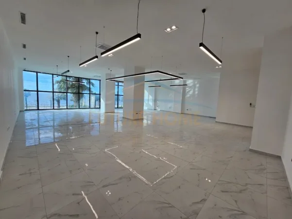 Durres, jepet me qera ambjent biznesi Kati 3, 185 m² 1.800 € (Vollga, Durres)