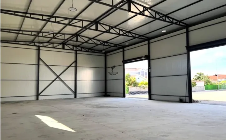 Tirane, jepet me qera magazine Kati 0, 300 m² 1.600 € (LAKNAS)