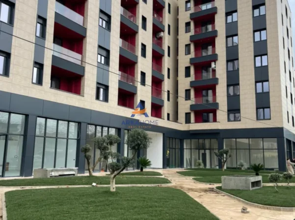 Tirane, jepet me qera dyqan Kati 0, 100 m² 839 € (PASKUQAN)