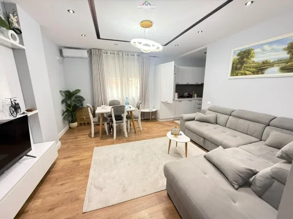 Tirane, jepet me qera apartament 2+1+Ballkon Kati 3, 86 m² 730 € (Frosina Plaku)