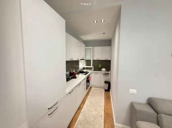 Tirane, jepet me qera apartament 2+1+Ballkon Kati 3, 86 m² 730 € (Frosina Plaku)