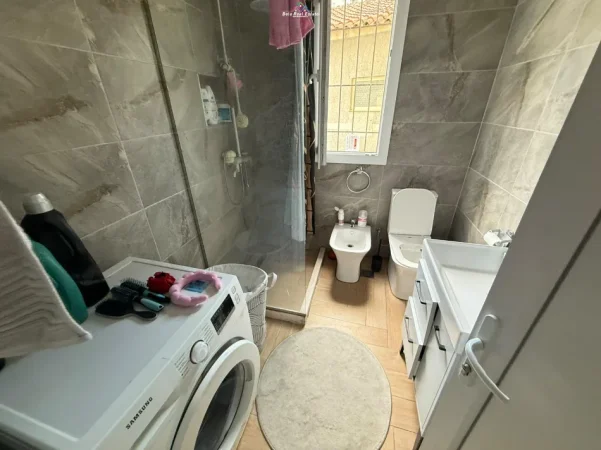 Tirane, jepet me qera apartament 2+1+Ballkon Kati 3, 86 m² 730 € (Frosina Plaku)