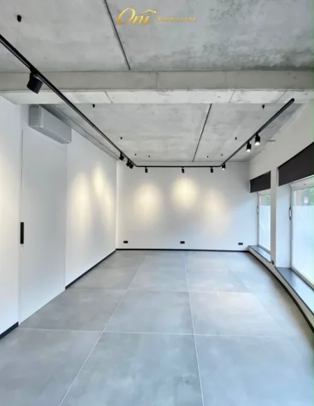 Tirane, jepet me qera dyqan Kati 0, 50 m² 550 € (QENDER)