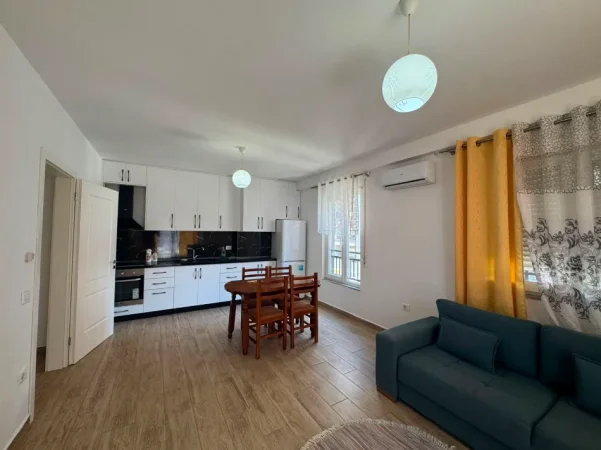 Tirane, jepet me qera 2+1 , 
