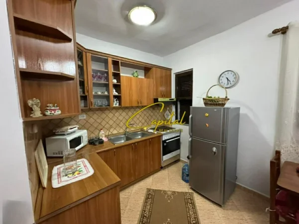Tirane, jepet me qera apartament 2+1 Kati 4, 80 m² 520 € (LAPRAKE)