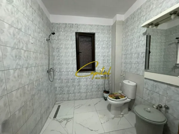Tirane, jepet me qera apartament 2+1 Kati 4, 80 m² 520 € (LAPRAKE)