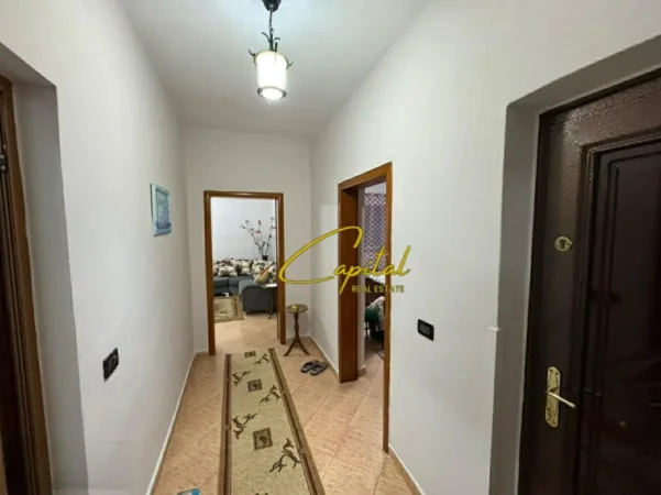 Tirane, jepet me qera apartament 2+1 Kati 4, 80 m² 520 € (LAPRAKE)