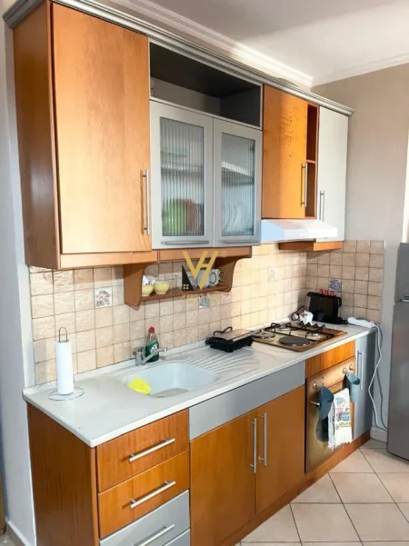 Tirane, jepet me qera apartament 2+1+Ballkon Kati 2, 55 m² 670 € (BLLOK)