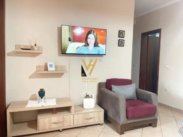 Tirane, jepet me qera apartament 2+1+Ballkon Kati 2, 55 m² 670 € (BLLOK)
