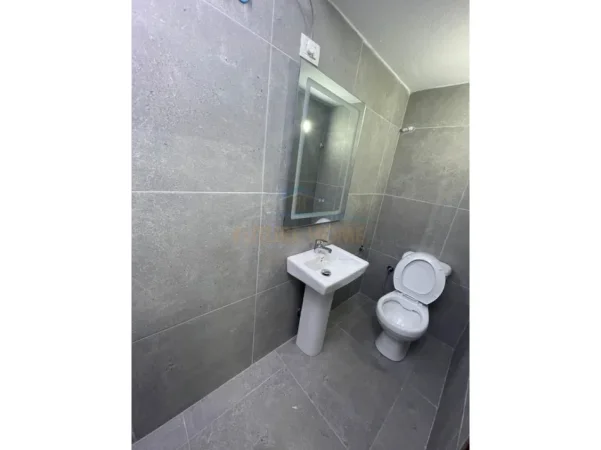 Qera, Garsoniere, Rruga Frosina Plaku, Tiranë. 0696069906