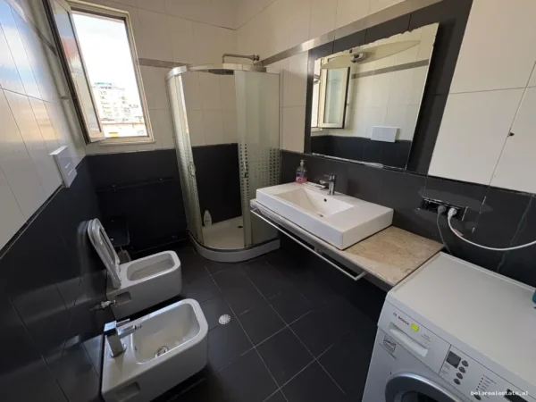 Tirane, jepet me qera apartament 2+1 Kati 6, 80 m² 680 € (Petro Nini Luarasi)