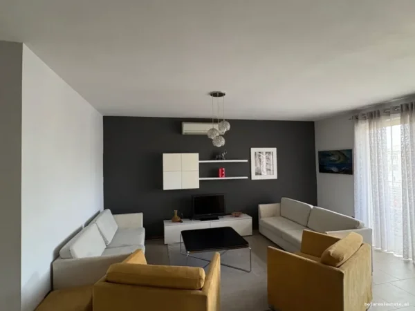Tirane, jepet me qera apartament 2+1 Kati 6, 80 m² 680 € (Petro Nini Luarasi)