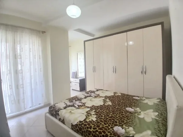 Tirane, jepet me qera apartament 1+1 Kati 3, 65 m² 500 € (21 Dhjetori ,Kompleksi Kontakt)