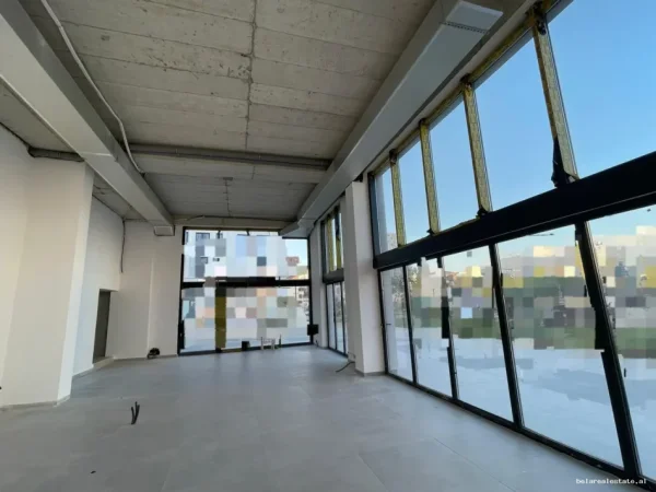 Tirane, jepet me qera dyqan Kati 0, 270 m² 1.500 € (Jordan Misja)