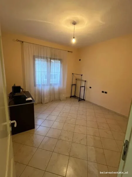 Tirane, jepet me qera apartament 3+1+Ballkon Kati 3, 87 m² 1.040 € (Sami Frasheri)