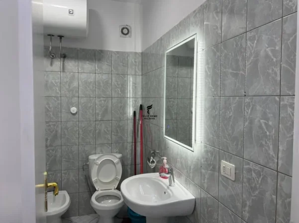 Tirane, jepet me qera apartament 1+1 Kati 1, 70 m² 500 € (XHAMIA E TABAKEVE)