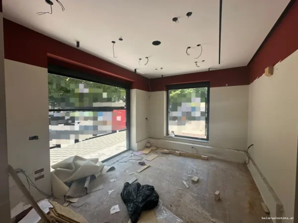 Tirane, jepet me qera dyqan Kati 0, 80 m² 3.200 € (Muhamet Gjollesha)