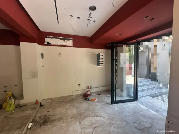 Tirane, jepet me qera dyqan Kati 0, 80 m² 3.200 € (Muhamet Gjollesha)