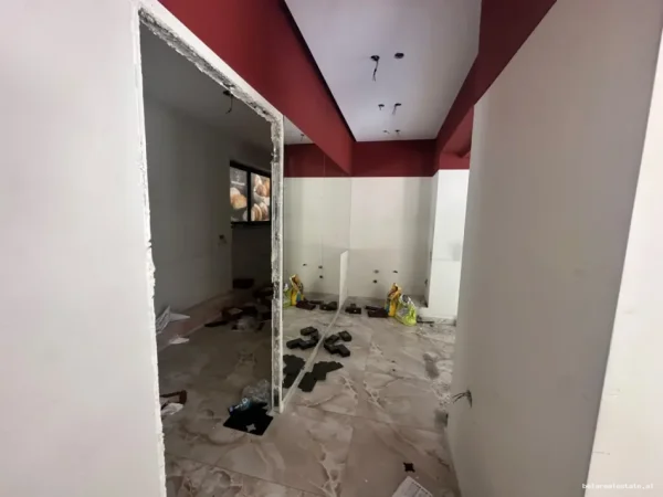Tirane, jepet me qera dyqan Kati 0, 80 m² 3.200 € (Muhamet Gjollesha)