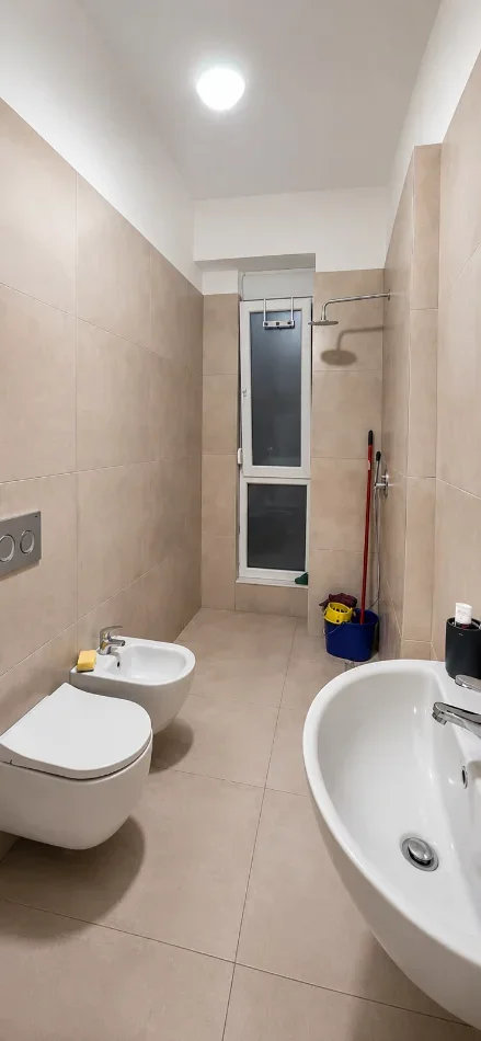 Tirane, jepet me qera apartament 1+1 Kati 4, 71 m² 518 € (fusha aviacionit)