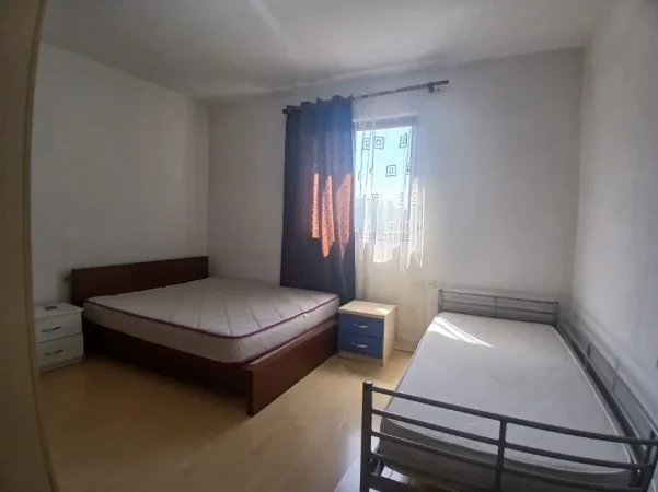 Tirane, jepet me qera apartament 1+1 Kati 4, 65 m² 430 € (Rruga Bardhyl)