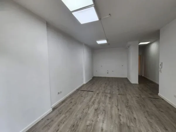 Tirane, jepet me qera ambjent biznesi Kati 2, 120 m² 830 € (stadiumi dinamo)