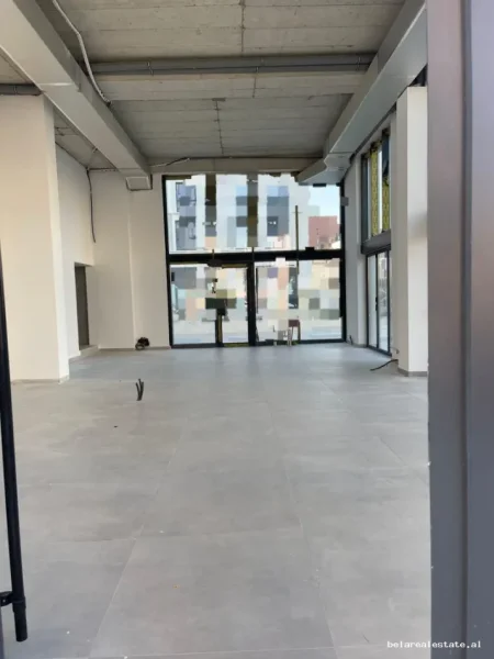 Tirane, jepet me qera dyqan Kati 0, 120 m² 1.500 € (Jordan Misja)