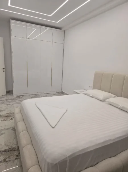 Shqiperi, jepet me qera apartament 1+1 Kati 5, 550 € 