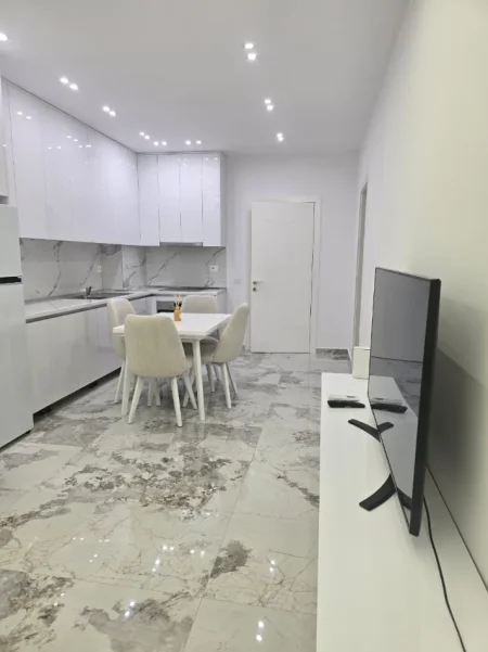 Shqiperi, jepet me qera apartament 1+1 Kati 5, 550 € 