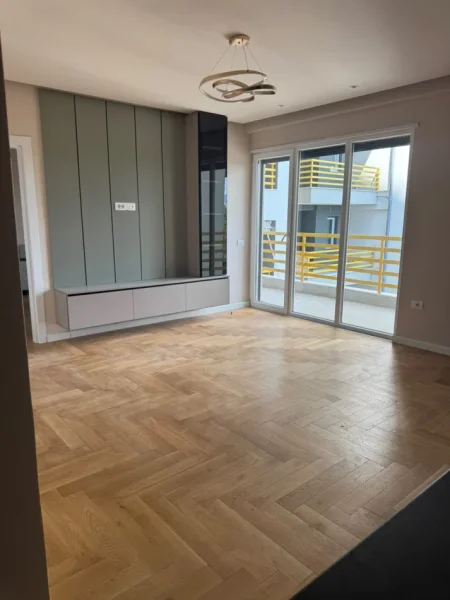 Tirane, jepet me qera apartament 1+1 Kati 3, 86 m² 650 € (Laprake)