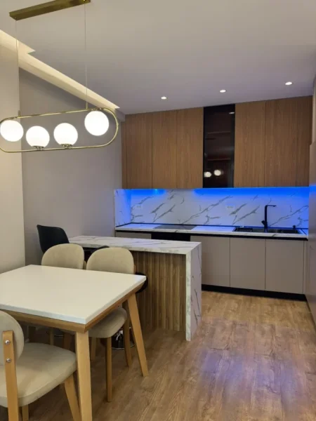 Tirane, jepet me qera apartament 1+1 Kati 3, 84 m² 750 € (Laprake)